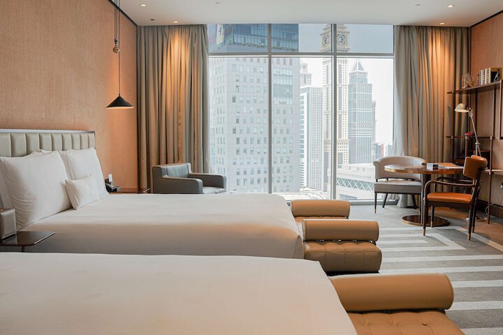Room 32 of 172