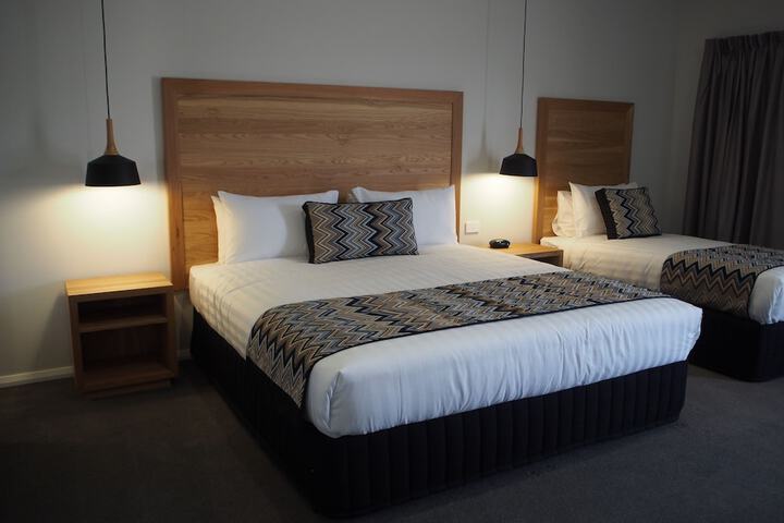 Room 6 of 16