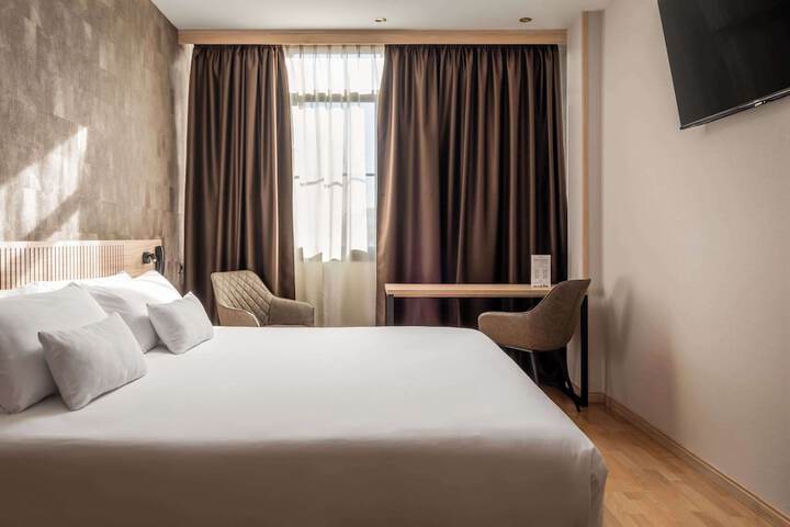 Room 30 of 65
