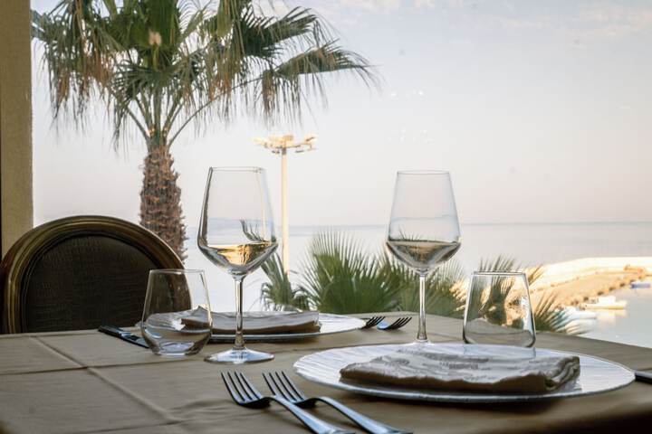 Dining 49 of 65