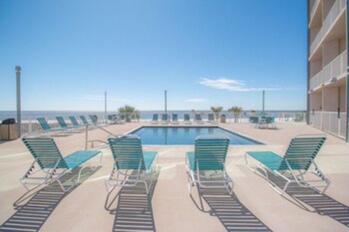 Pool 19 of 32