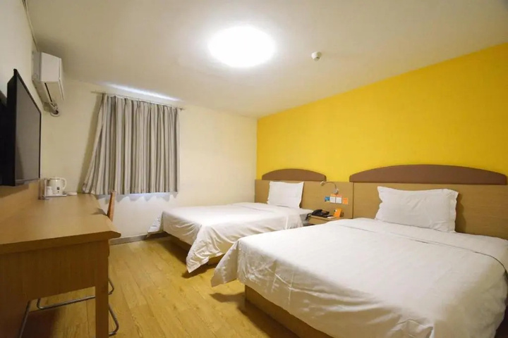 Room 5 of 10