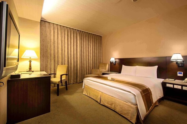 Room 4 of 72