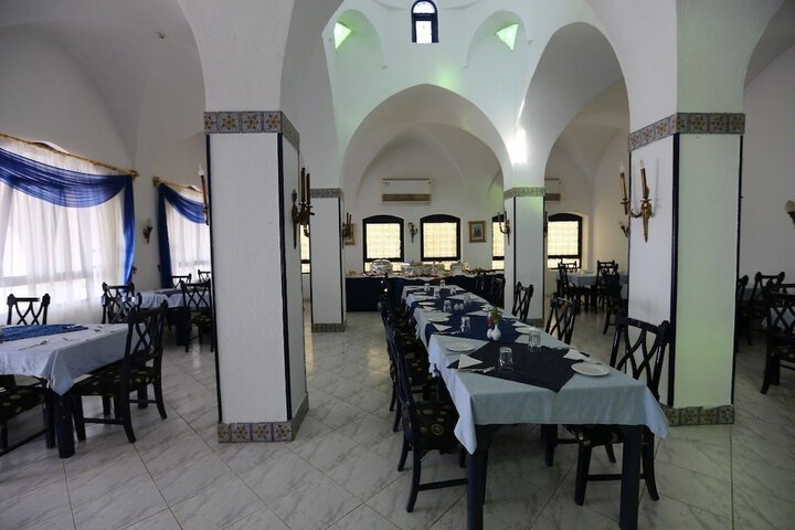 Dining 5 of 12