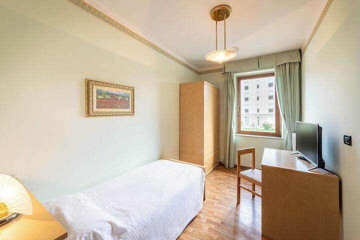 Room 6 of 85