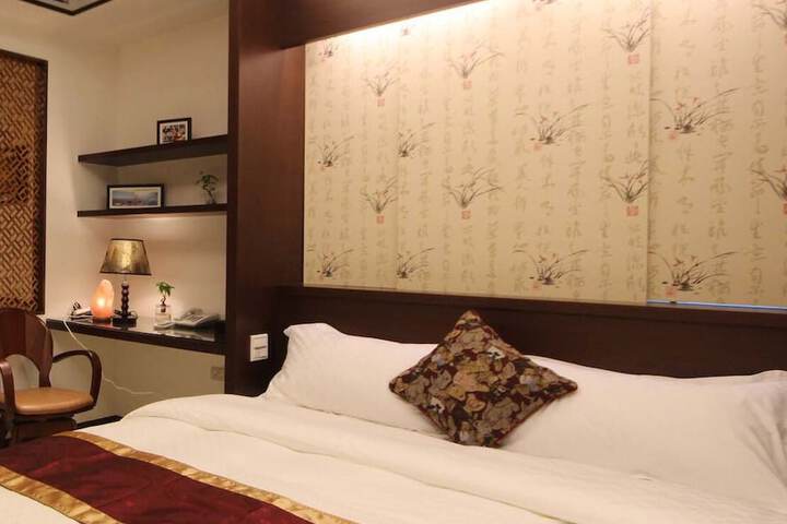 Room 8 of 42