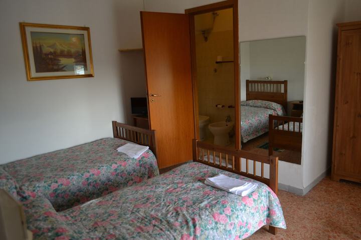 Room 4 of 17