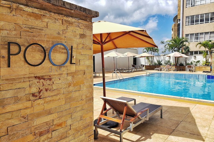 Hotel with Pool