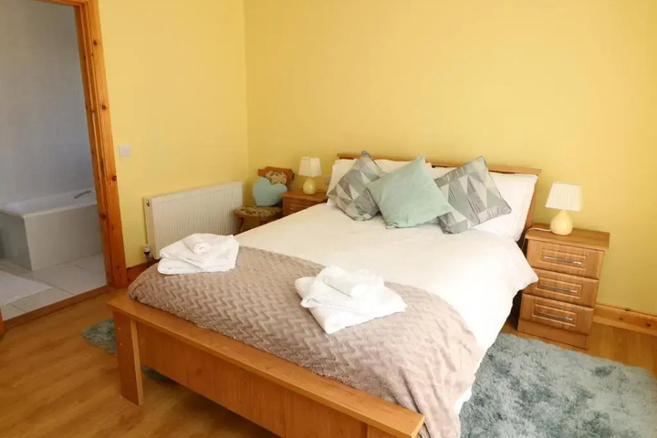 Room 4 of 17