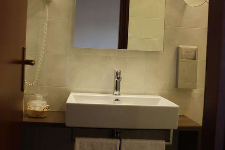 Room 12 of 20