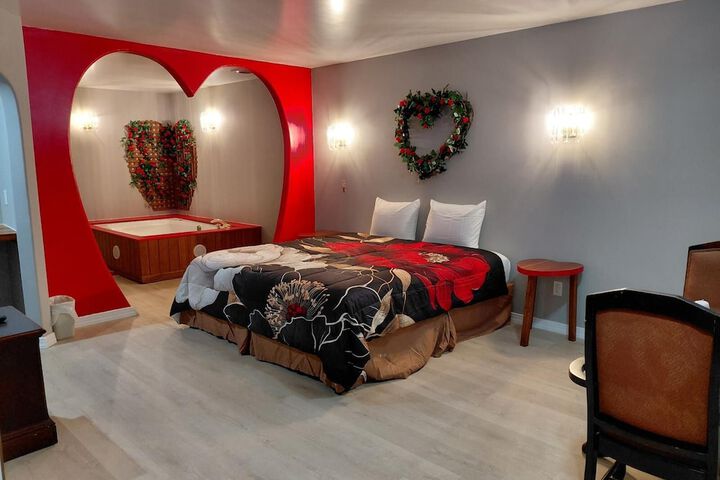 Room 6 of 32
