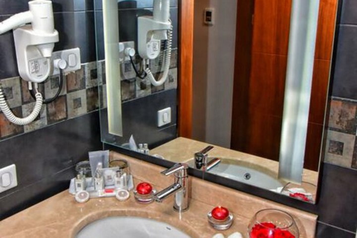Room 21 of 37