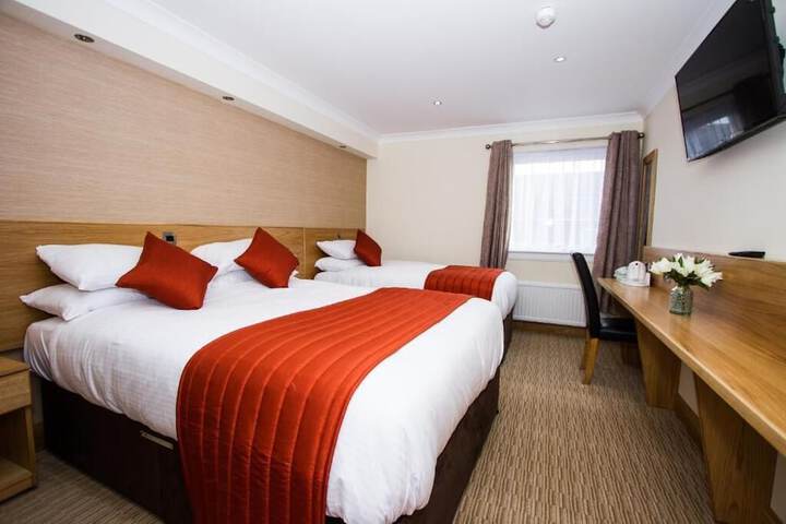 Room 6 of 28