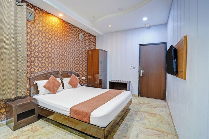 Room 15 of 32