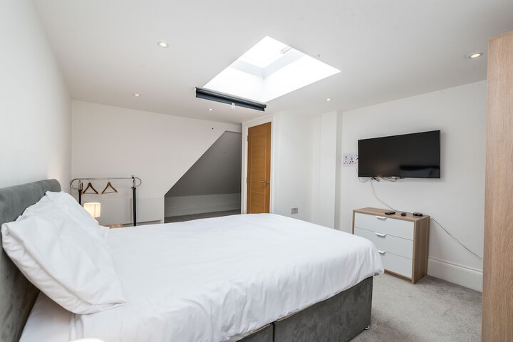 Room 6 of 14