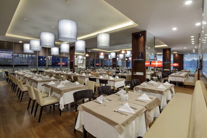 Dining 140 of 303