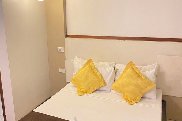 Room 27 of 51