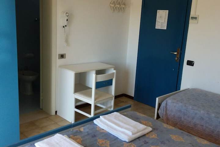 Room 7 of 28