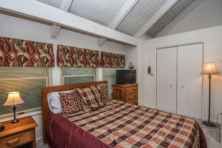 Room 5 of 11