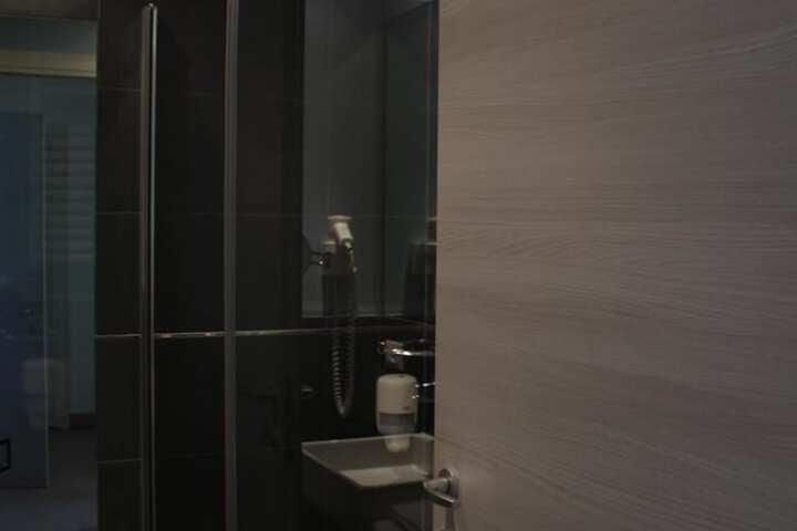 Room 30 of 44