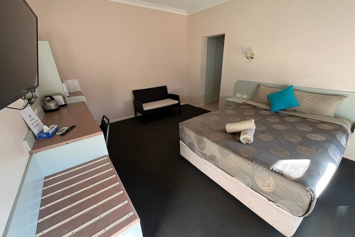 Room 8 of 27