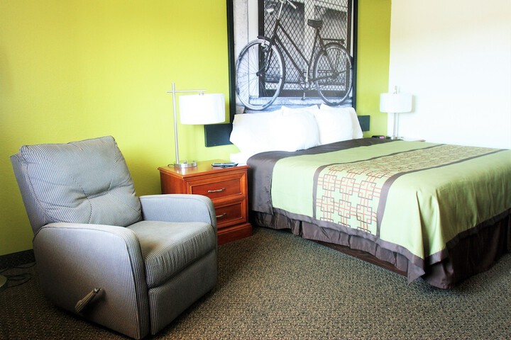 1 King Bed (15 of 24)