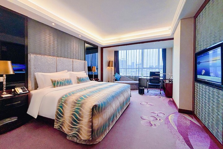 Room 4 of 83