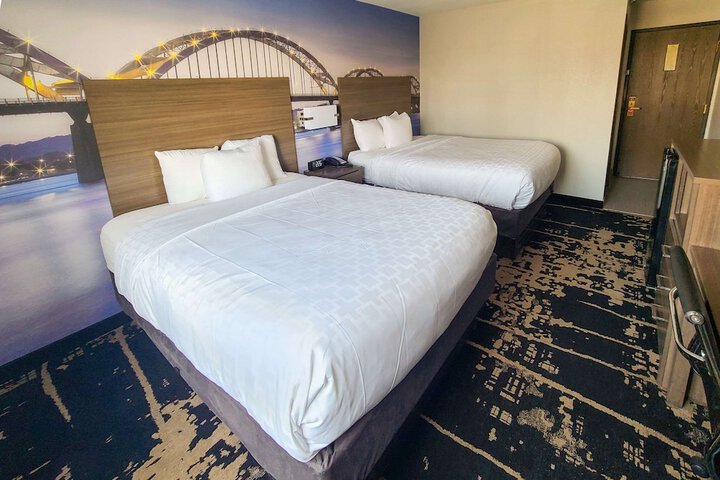2 Queen Beds (6 of 13)