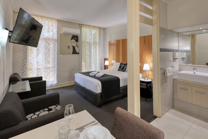 Room 6 of 35