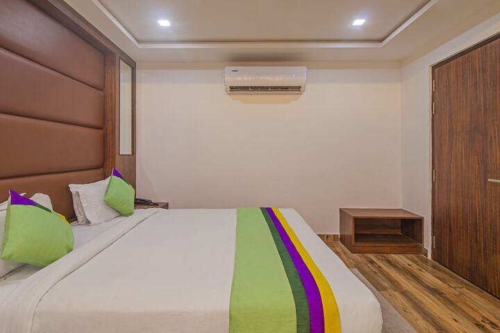 Room 10 of 33