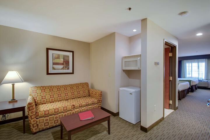 1 King Bed Microwave and Refrigerator WiFi Full Breakfast (14 of 15)