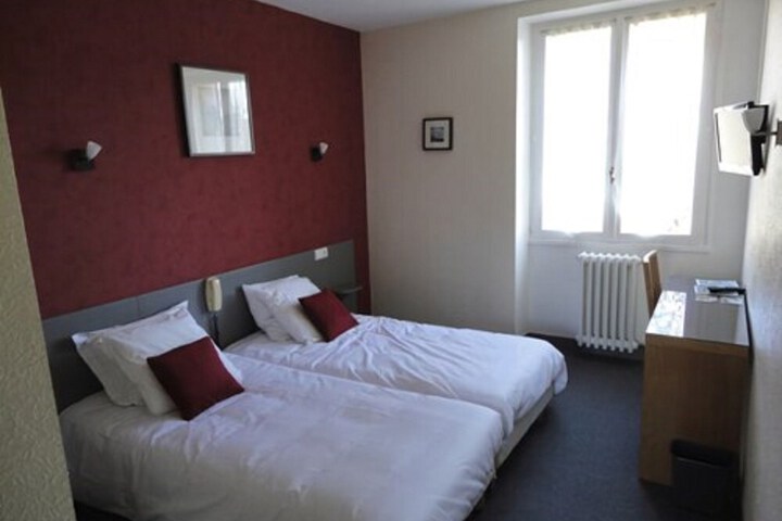 Room 8 of 76