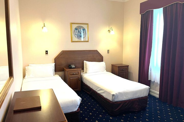 Room 10 of 42