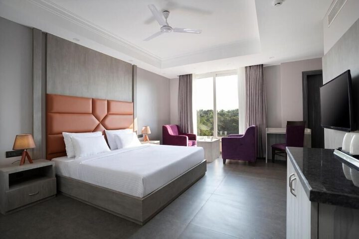 Room 3 of 48