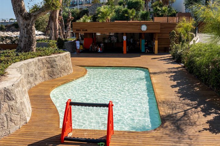 Pool 44 of 127