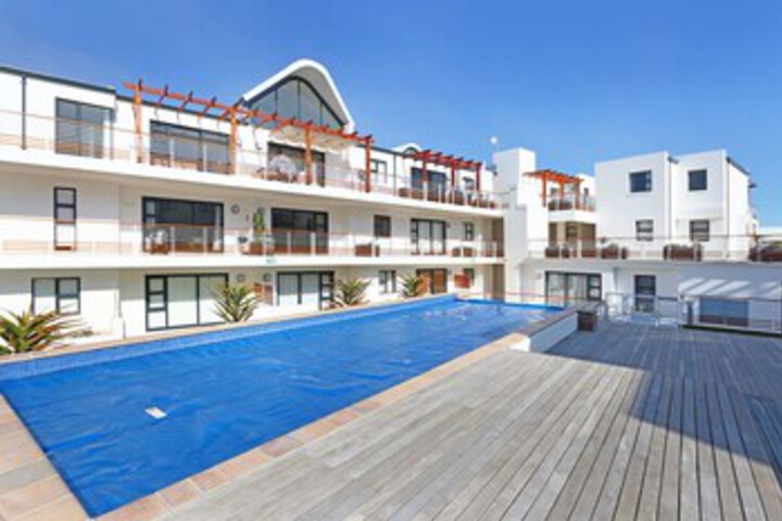 Pool 18 of 25