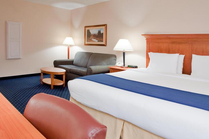Double Accessible King Size Bed (2 of 2)