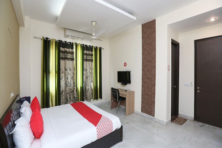 Room 13 of 20