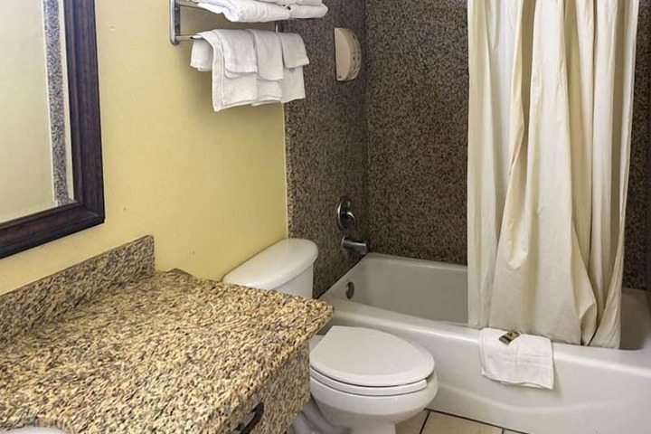 1 Queen Bed Refrigerator (11 of 26)
