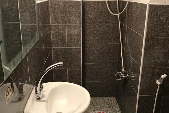 Room 12 of 40
