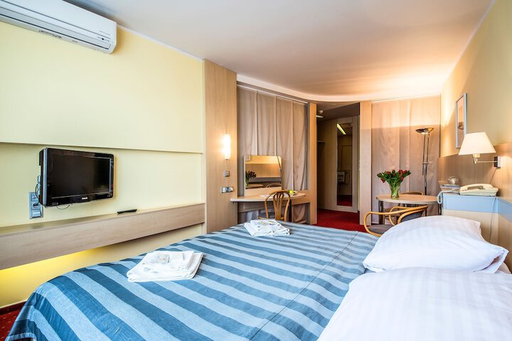 Room 20 of 77