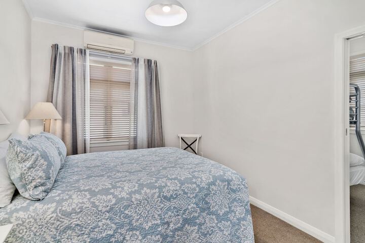 Room 4 of 92