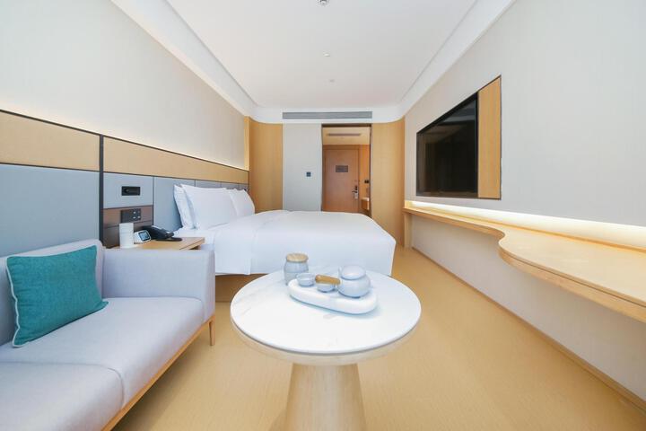 Room 15 of 18