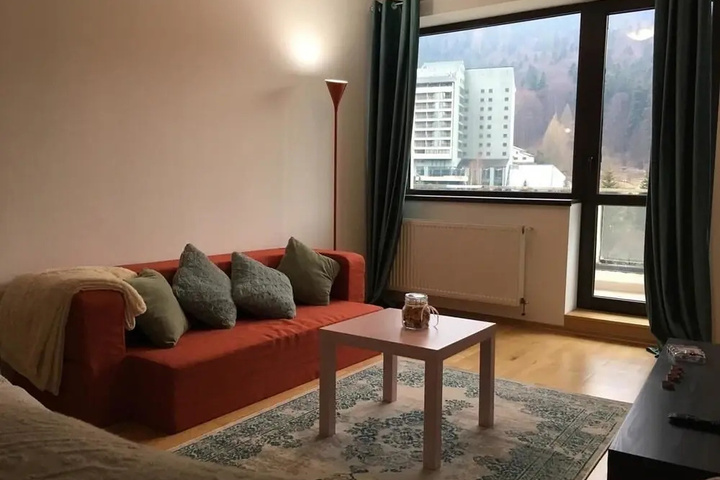 Room 4 of 9