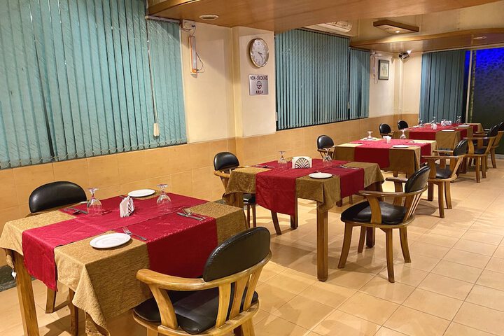 Dining 18 of 23