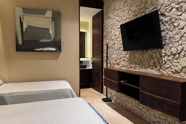 Room 65 of 160