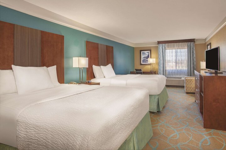 2 Queen Beds (2 of 10)