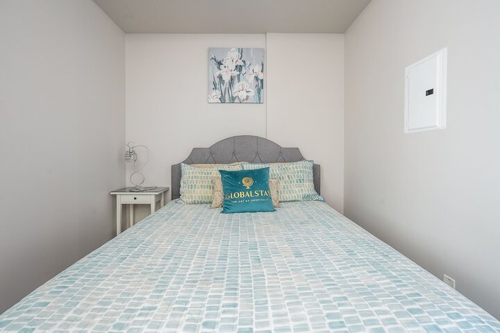 Room 11 of 330