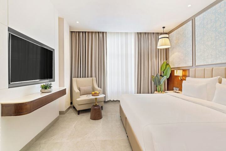 Room 5 of 25