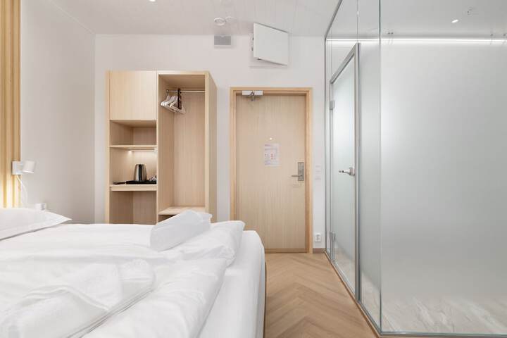 Room 7 of 75